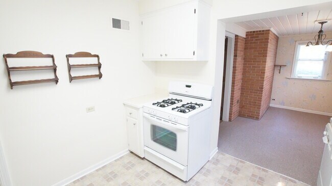 Building Photo - 1229 Middlebury Ln