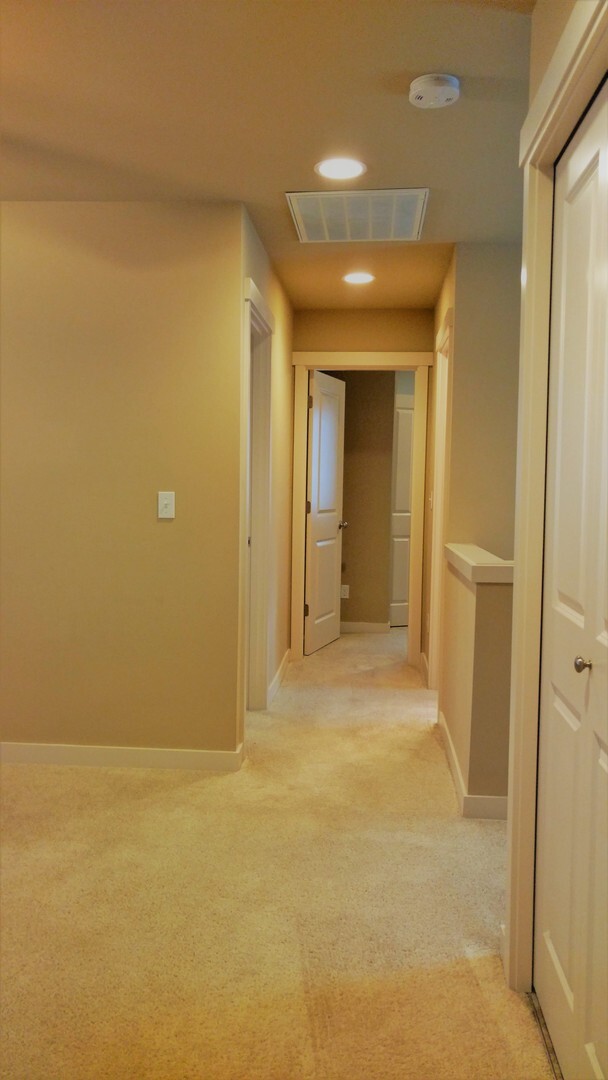 Building Photo - Spacious Fife 3 Bedroom with Fenced  Yard!