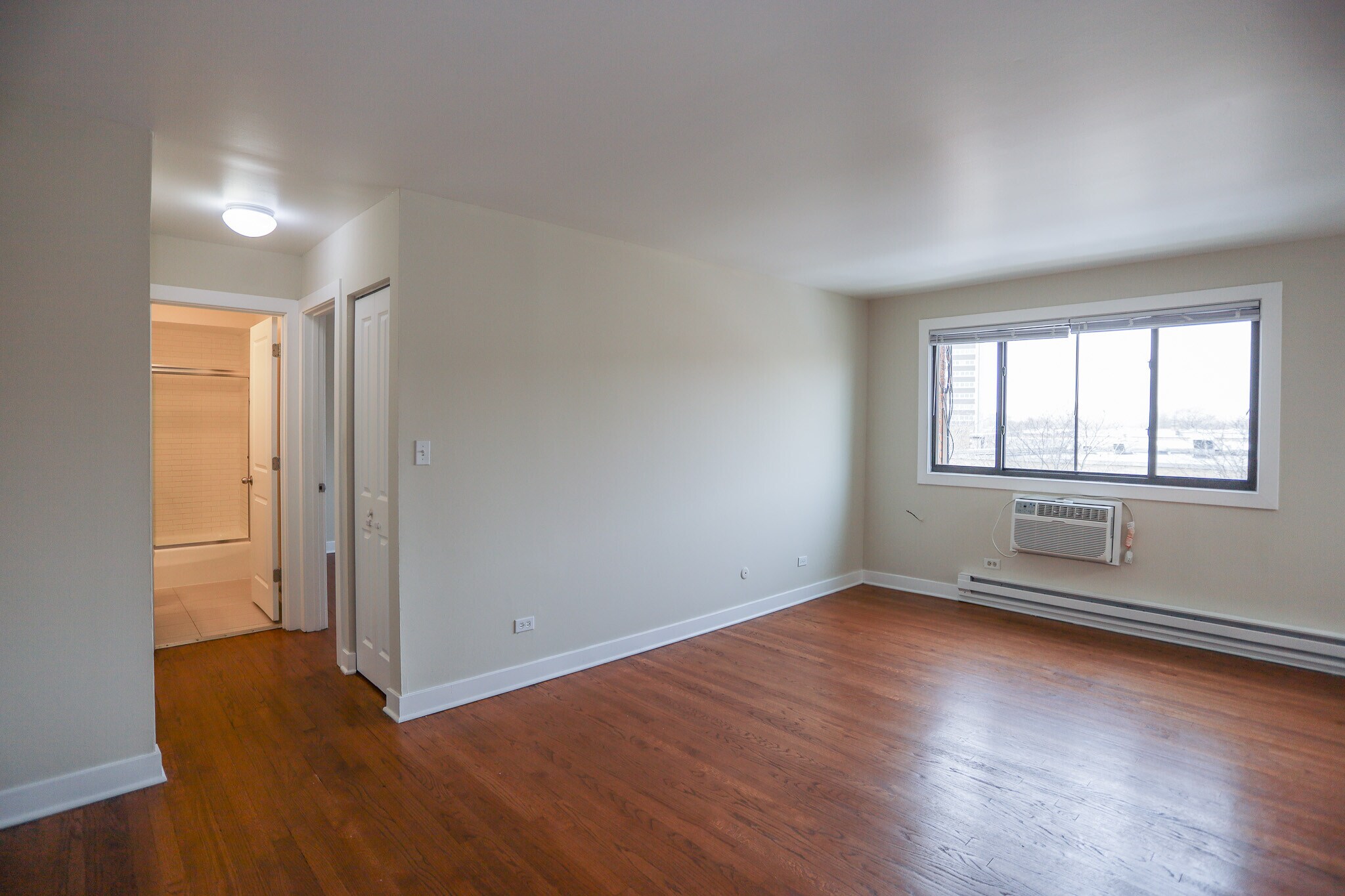 Building Photo - 5851 N Winthrop Ave