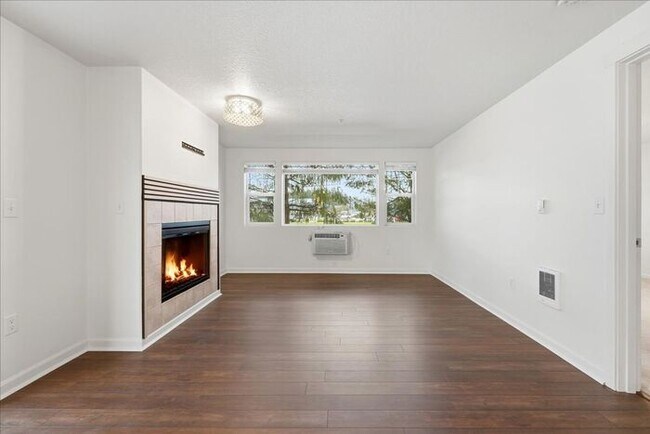 Building Photo - $1,995 • Modern 2BR Condo in Tanasbourne – Garage Included!