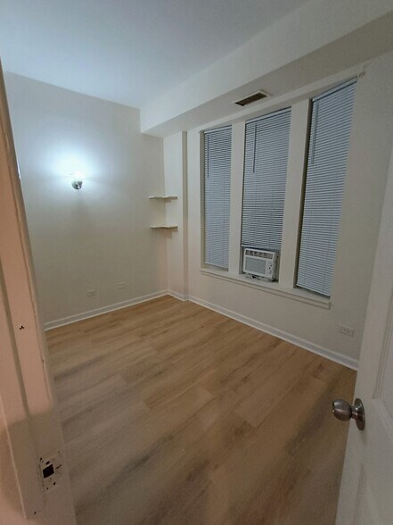 Building Photo - 2517 W Division St