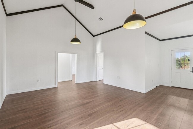 Building Photo - 385 Alta Vista Dr