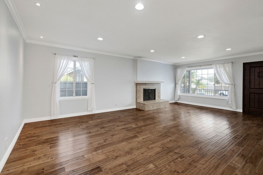 Building Photo - 5525 Wilma St