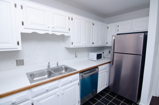 Building Photo - Quaint East Nashville Town Home