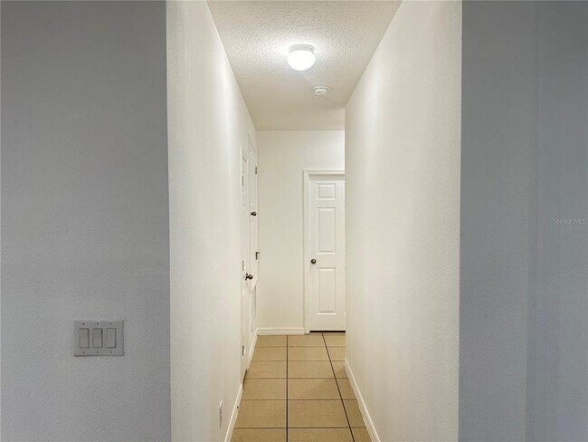 Building Photo - 477 Kestrel Dr