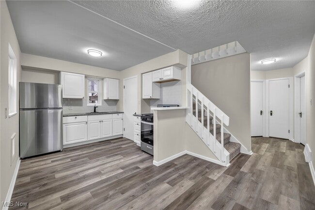 Building Photo - 766 E 232nd St