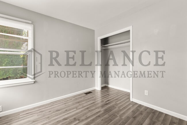 Building Photo - 2146 S Crestway St