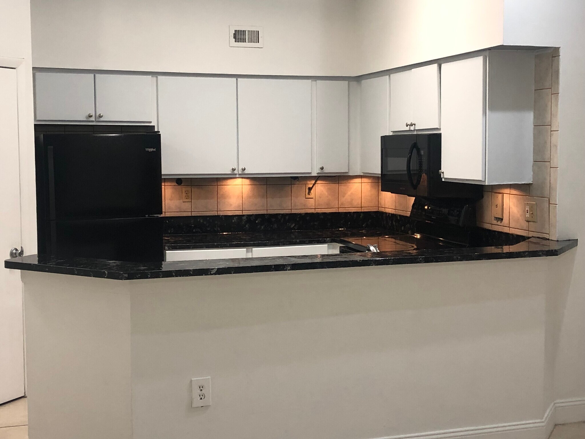 Building Photo - 2445 SW 18th Ter