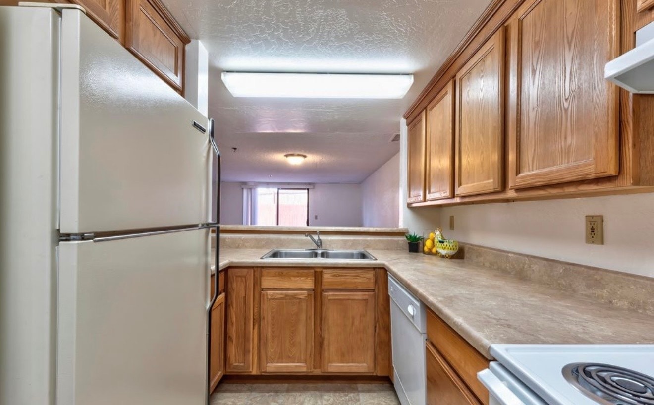 Building Photo - 1246 N Barzona Ave