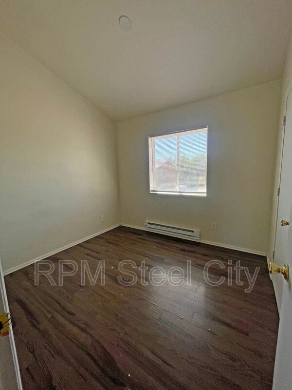 Building Photo - 1717 Oakshire Ln