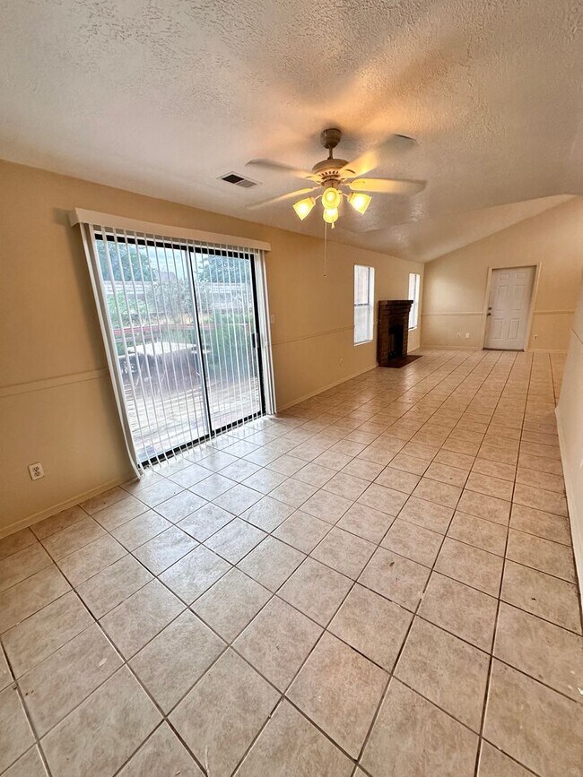 Building Photo - 3 Bedroom 2 Bathroom with 2 Car Garage