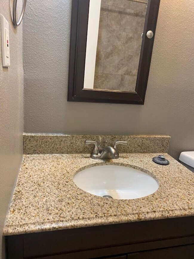 Building Photo - $1,275 For Lease-1 Bedroom-1 Bath Apt in T...