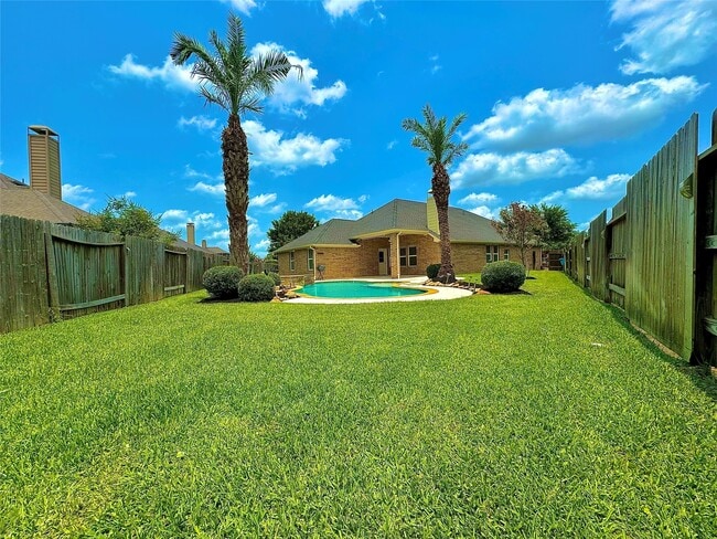Primary Photo - 28251 Chalet Park Dr