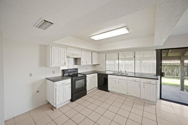 Building Photo - 15822 Danford Dr
