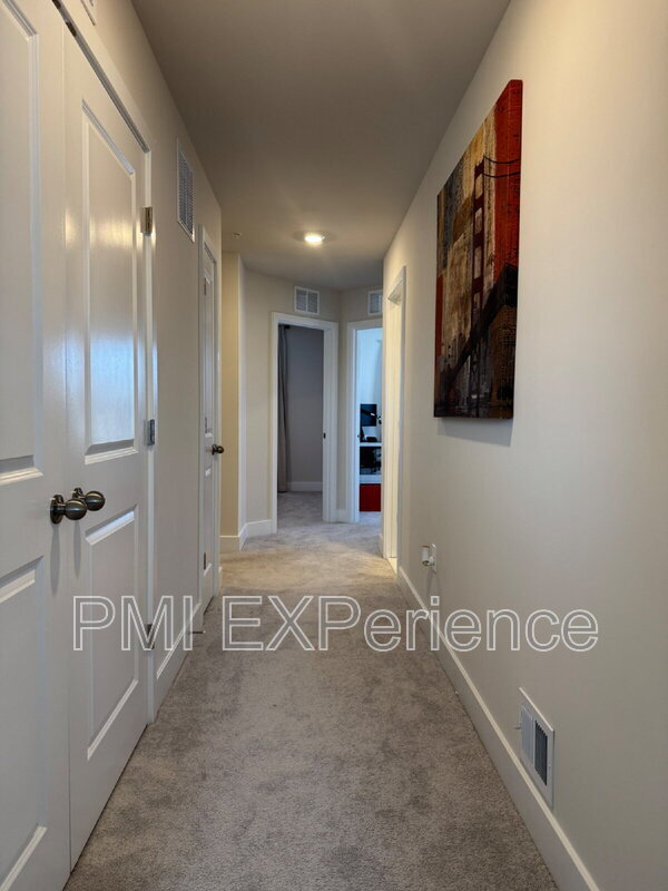 Building Photo - 10705 Millport St