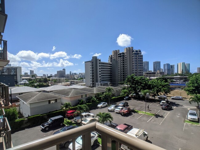 Building Photo - Convenient Makiki 1-bed, 1-bath, 1 parking...