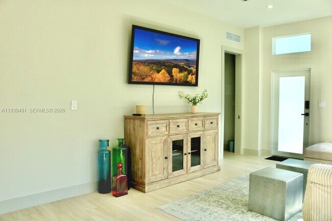 Building Photo - 2975 SW 15th St