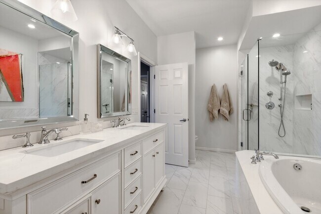 Building Photo - 2740 Valor Dr