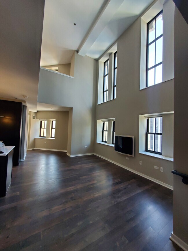 Building Photo - 200 N Dearborn St