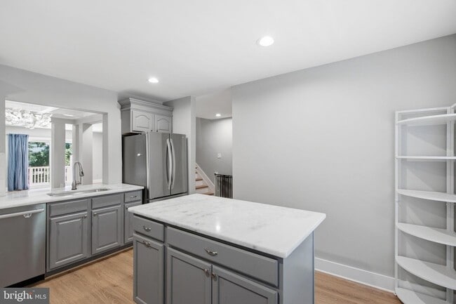 Building Photo - 12087 Edgemere Cir