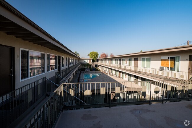 Courtyard - Amber Court