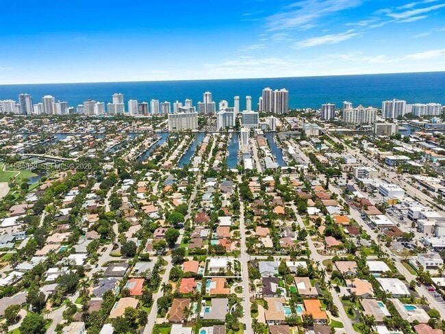 Building Photo - 2657 NE 34th St