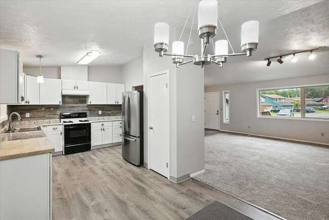 Building Photo - 8740 Carter Cir
