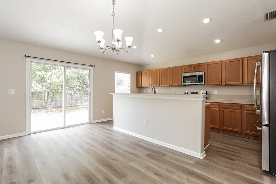 Building Photo - 2267 Brian Lakes Dr E