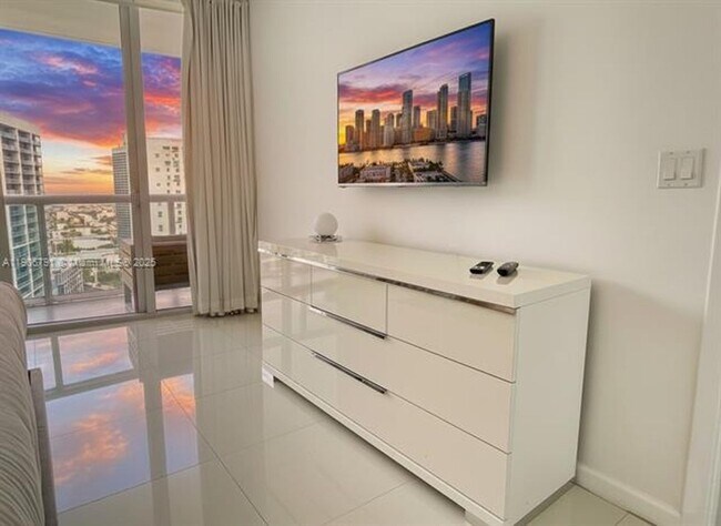 Building Photo - 485 Brickell Ave