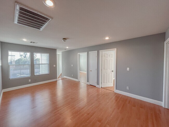 Building Photo - 3335 Antique Rose Dr