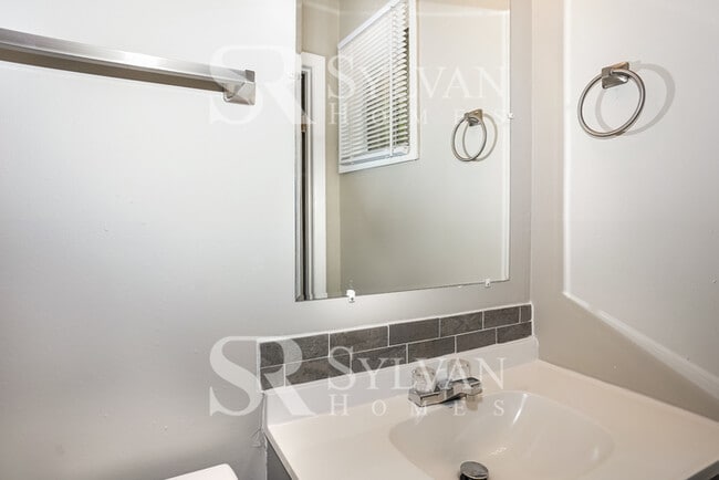 Building Photo - The living is easy in this 3 bedroom, 1.5 ...