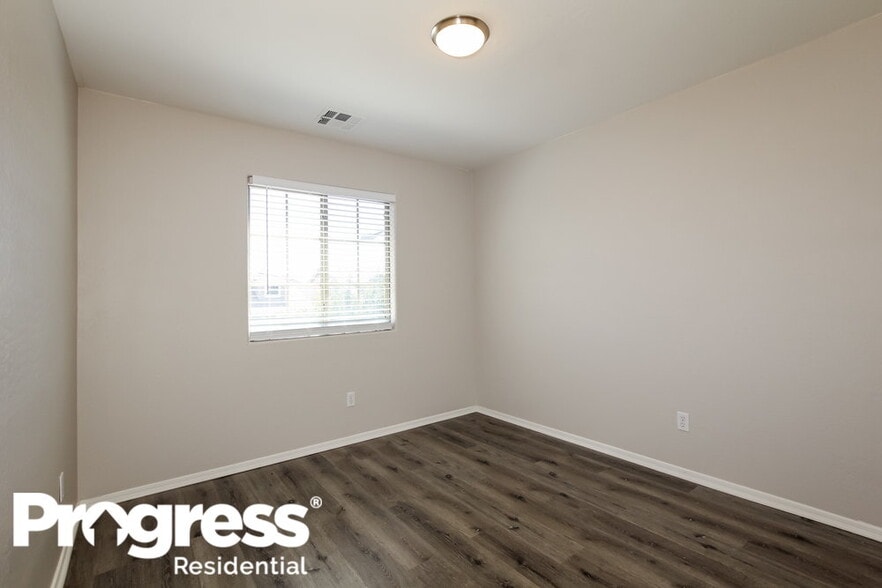 Building Photo - 15065 N 173rd Dr