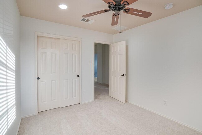 Building Photo - 1206 Hensley Dr