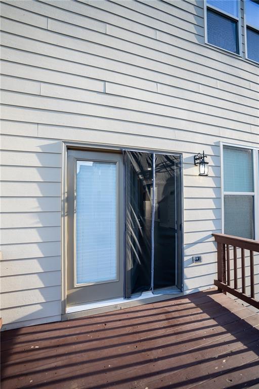 Building Photo - 2215 Manor Pointe Dr