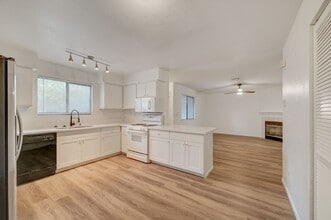 Building Photo - Beautifully remodeled ground-floor, 2 bed 2 bath condo