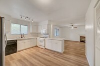 Building Photo - Beautifully remodeled ground-floor, 2 bed 2 bath condo