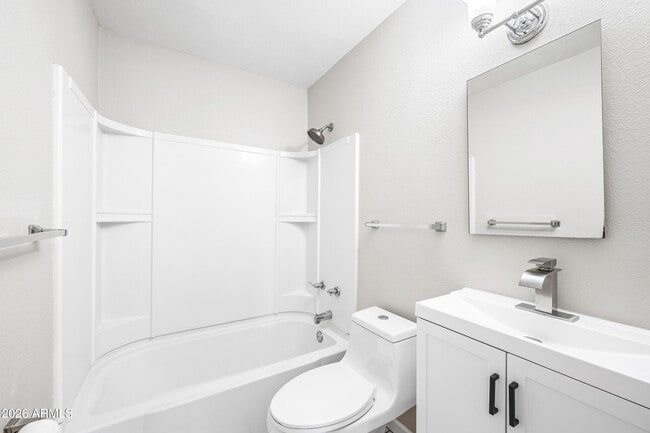 Building Photo - 837 E Alice Ave