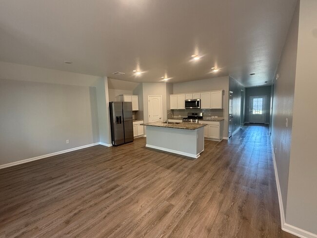 Building Photo - 24422 Dawson Ct