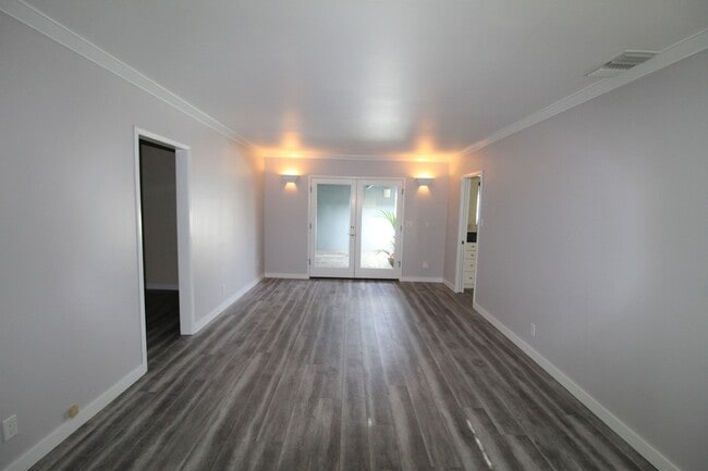 Building Photo - Quaint Home in Desirable Midtown Neighborhood!