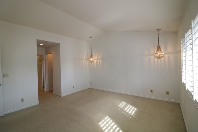 Building Photo - Beautiful home for Lease in Newbury Park!