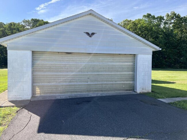 Building Photo - 470 Rentzel Rd