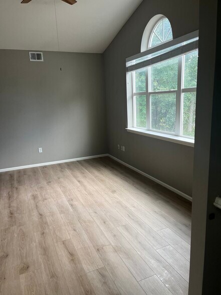 Building Photo - 2027 Grays Peak Dr