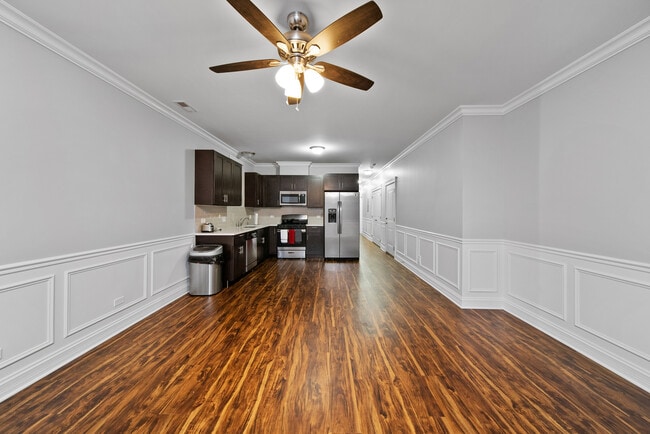 Building Photo - 738 N Avers Ave