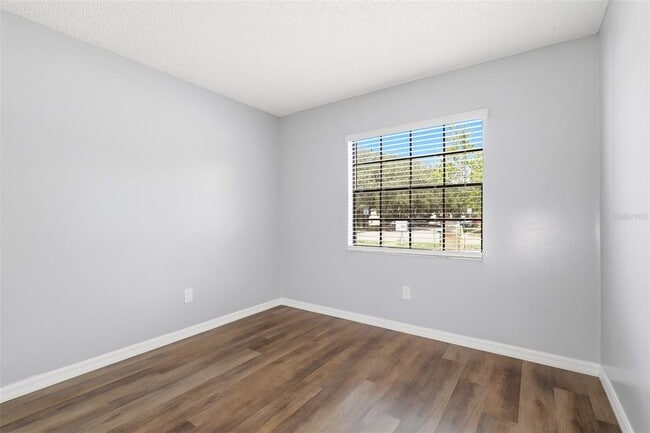 Building Photo - 10 N Fairfax Ave