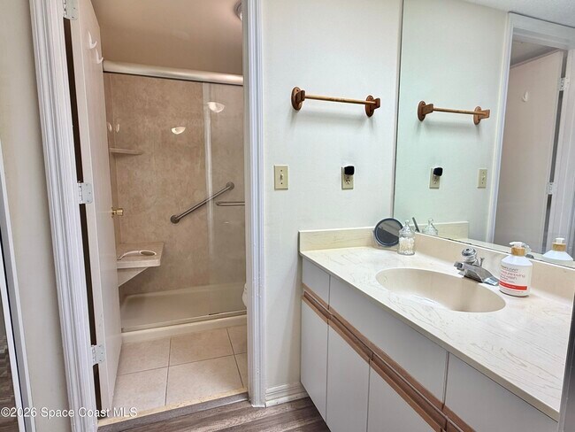 Building Photo - 6175 S Mirror Lake Dr