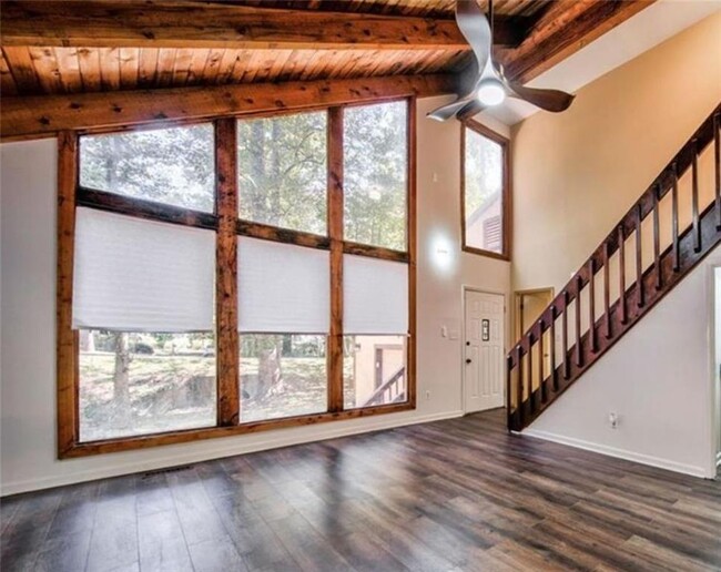Building Photo - 2915 Creek Park Dr
