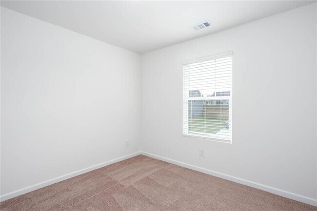 Building Photo - 590 River Run Dr