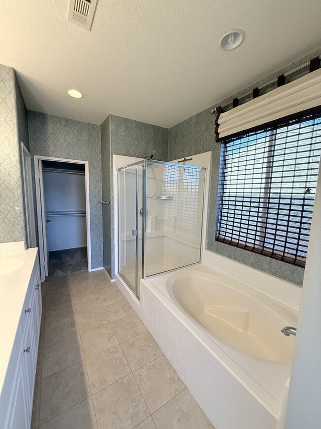 Building Photo - 1345 Clasico Dr