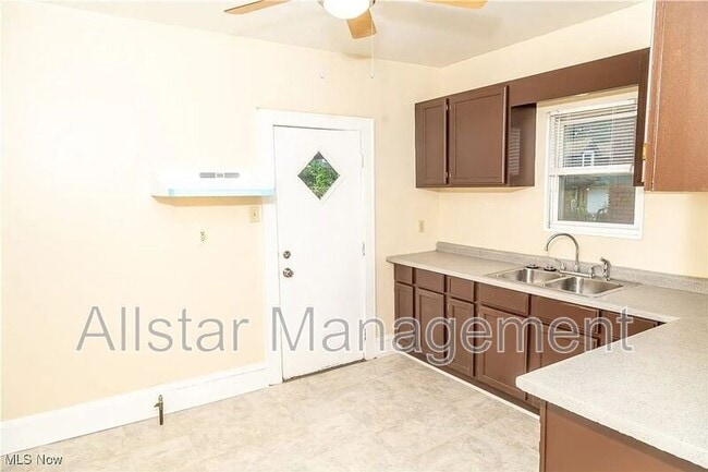Building Photo - 13220 Alvin Ave