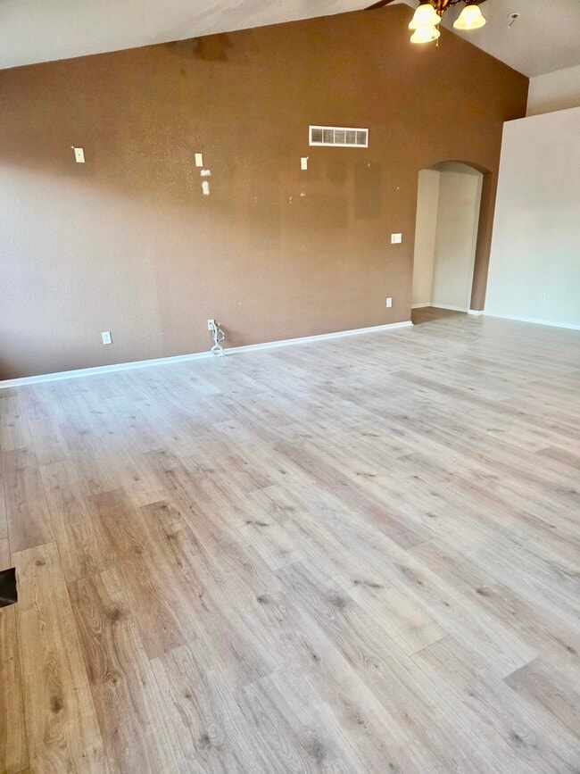 Building Photo - 12651 Jersey Cir E